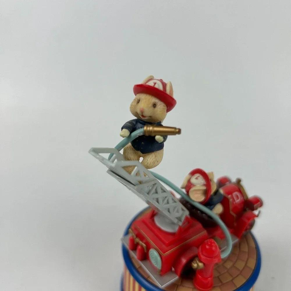 Enesco Mice On Fire Truck Fire Department To the Rescue Mini‎ Action Musical VTG